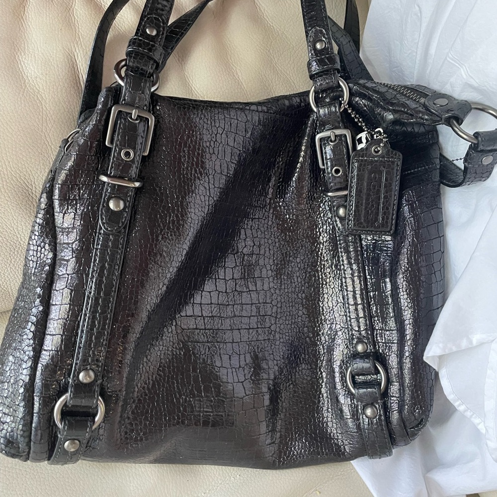 Elegant Black Crocodile-Embossed Women's Bag